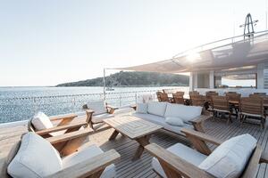 Upper Deck Lounge