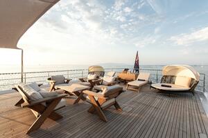 Upper Deck Lounge