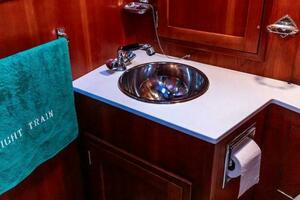 Sink in Guest Head