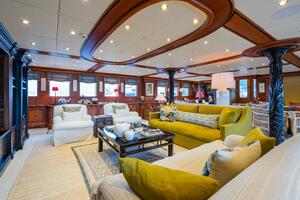 YAZZ Worth Avenue Yachts