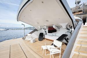 Swimplatform With Exterior Shower And Toy Storage