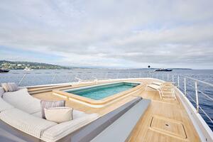 Foredeck Pool