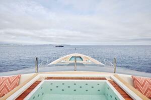 Sundeck Jacuzzi And Pool View