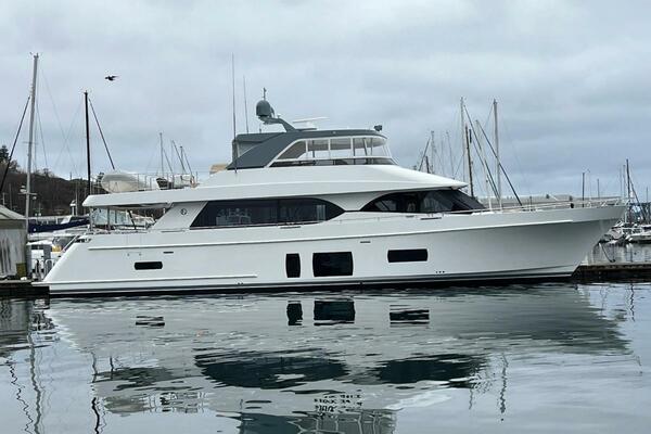 85' Ocean Alexander