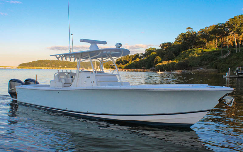 DARLIN 33' Regulator profile shot