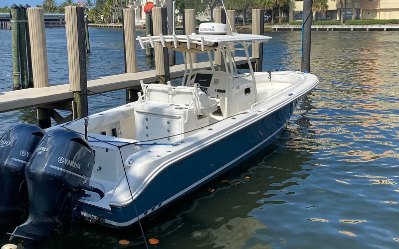 31' Edgewater 2013 Starboard stern profile