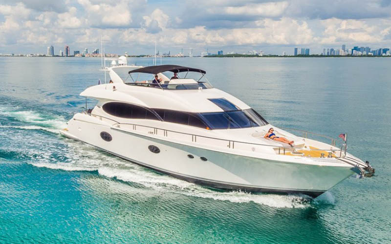 Profile 84' Lazzara Motor Yacht LIVING THE DREAM 2008