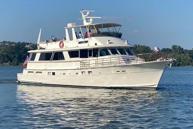 HATTERAS - 77 Cockpit Motor Yacht