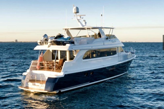 HATTERAS - Sport Deck Motor Yacht