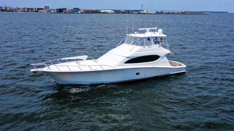 HATTERAS - 68 Convertible