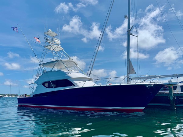 HATTERAS - 55 Convertible