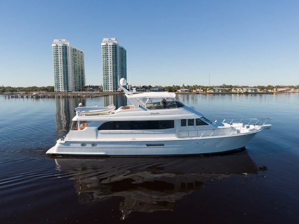 HATTERAS - 75 Cockpit Motor Yacht