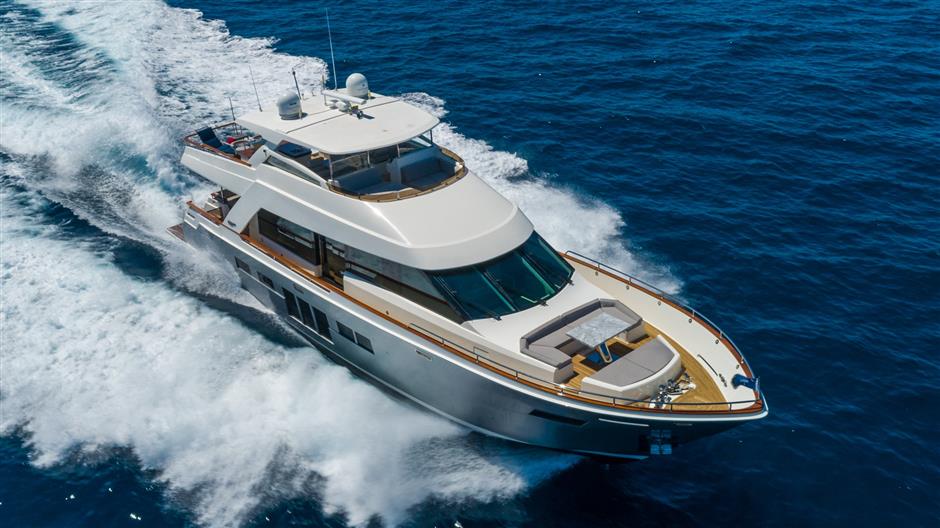 WHISTLE - 76' Lazzara 2012