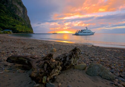 yacht-charter-StLucia-Martinique.jpg